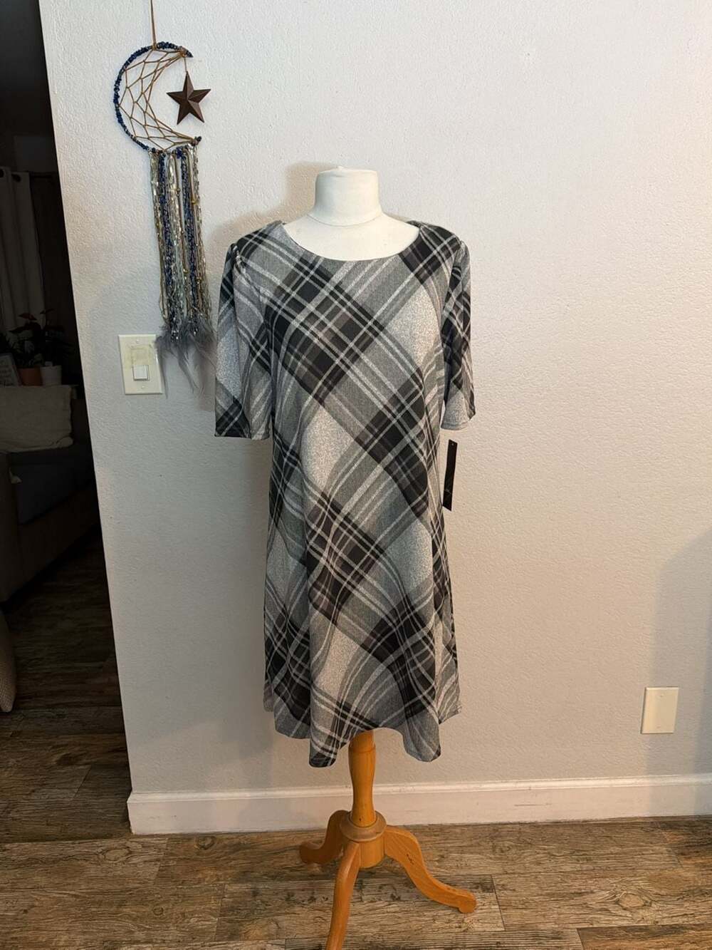 R&K Women's Grey and Black Plaid Round Neck Short Sleeve Shift Dress